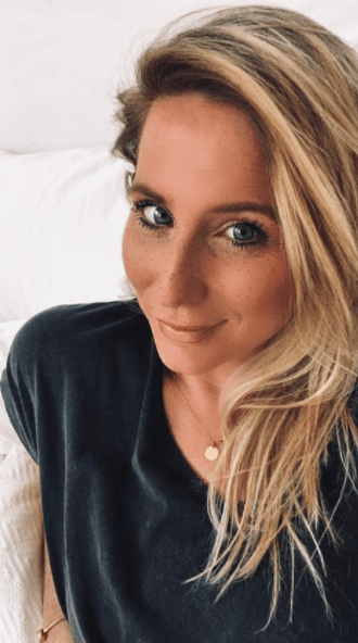 Das Bild zeigt Mandy von Meet Mandy - Hochzeits und Eventplanung Karlsruhe